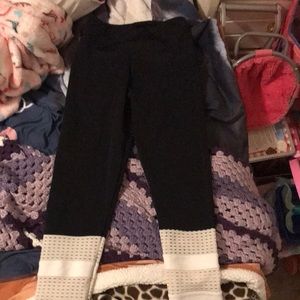 Black and white workout leggings tight fitting